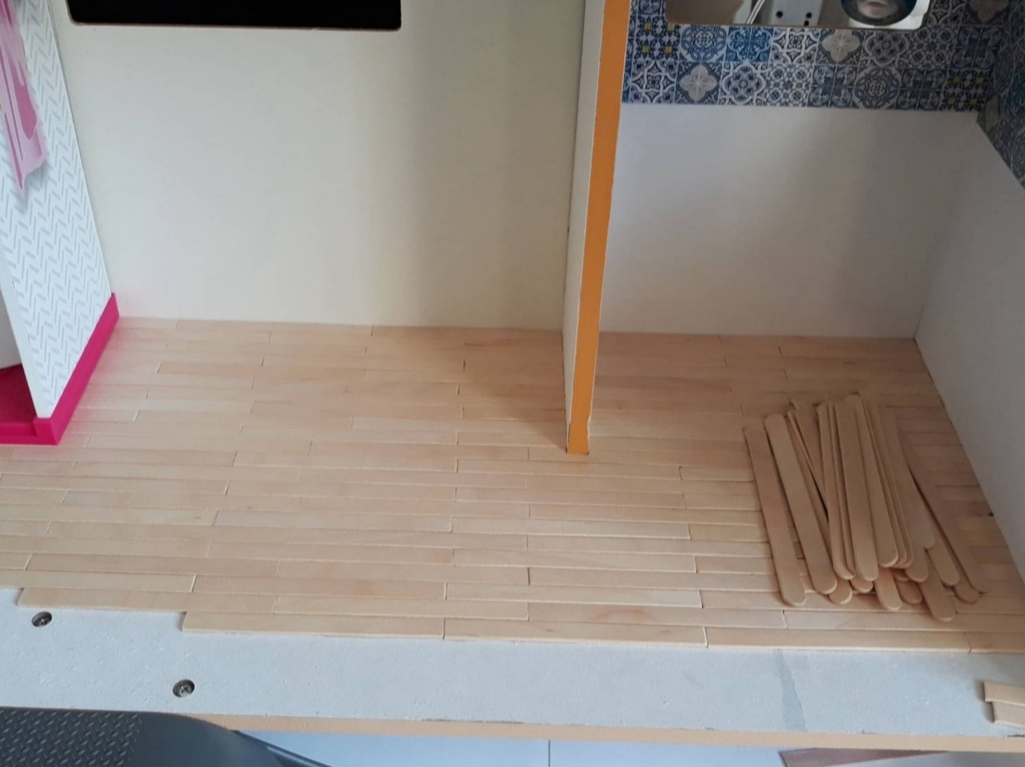 Barbie Puppenhaus umbauen
